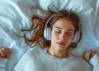 Sleeping at night while listening to music with headphones can be very harmful, it can cause serious damage!