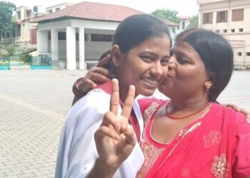 Jiya Srivastava, daughter of a tiffin service person, became Jharkhand topper