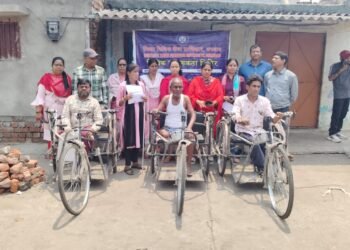 दिव्यांगों को डोर-टू-डोर कैंपेन के तहत ट्राईसाईकिल और सहायता उपकरण प्रदान किए गए