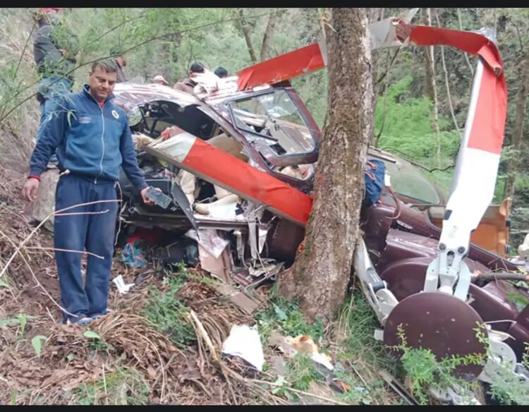 उत्तराखंड के उत्तरकाशी में बड़ा हेलिकॉप्टर हादसा: 5 यात्री की मौत , 2 घायल