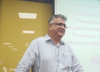 बीआईटी सिंदरी में सेमिनार में अपने विचार रखते अतिथि