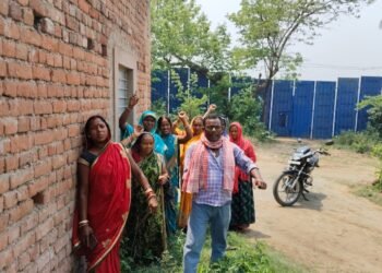 Cracks in houses adjacent to Tasara project, locals protest, demand for displacement and compensation from the administration