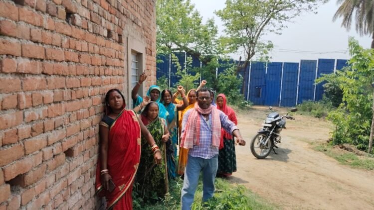 Cracks in houses adjacent to Tasara project, locals protest, demand for displacement and compensation from the administration