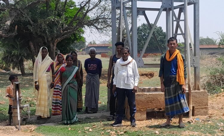 बेरहीटांड में पानी टंकी बना सफेद हाथी, आदिवासी ग्रामीण गर्मी में बेहाल – दो दिन में समाधान नहीं तो सड़क जाम की चेतावनी