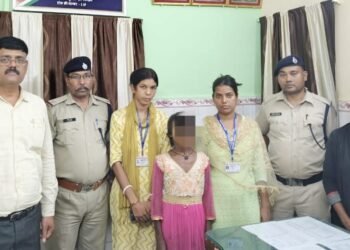 10-year-old girl found at Mahuda railway station, handed over to child helpline
