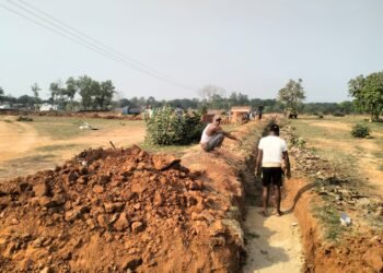 Conspiracy to occupy land! Revenue worker threatened, know what is the whole matter