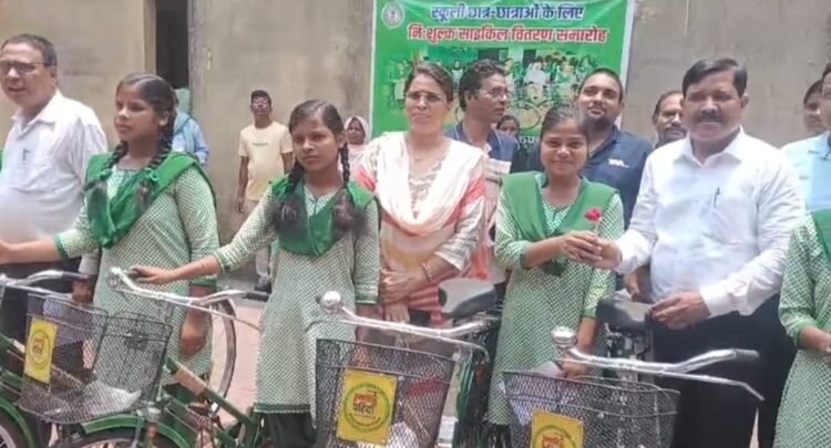 133 विद्यार्थियों के बीच निःशुल्क साइकिल का वितरण, बच्चों के ड्रॉप आउट को रोकने का उद्देश्य