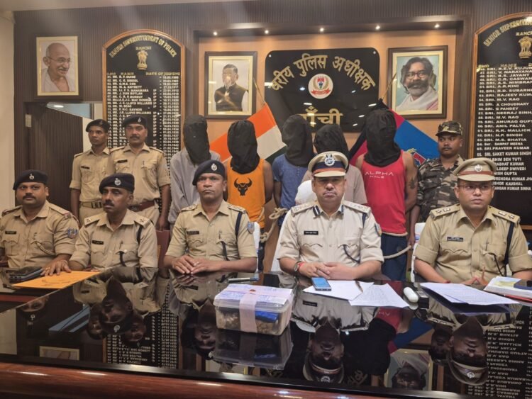 गोंदा थाना पुलिस को बड़ी सफलता, पांच युवक ब्राउन शुगर के साथ गिरफ्तार