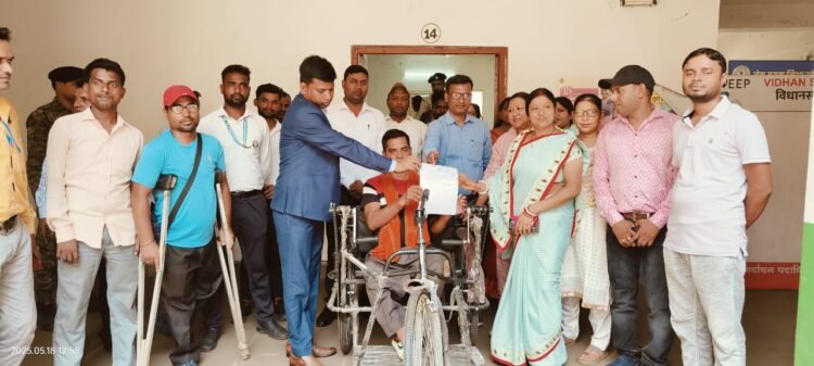 बाघमारा में जिला विधिक सेवा प्राधिकार की ओर से लगाई गई जागरूकता शिविर