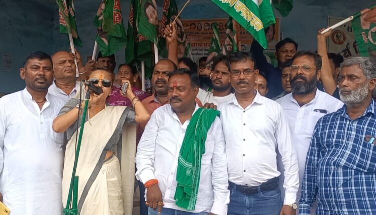 RJD protests against illegal coal trade in Jharkhand, makes serious allegations against the government