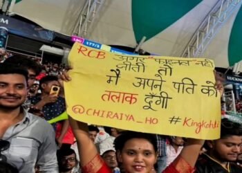 pati se divorce lene ka poster hua viral