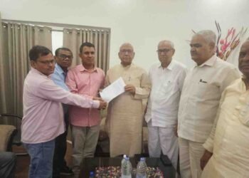 Serious allegations against Baghmara CO, peasants submitted memorandum to MLA Saryu Rai