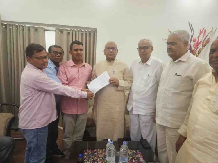 Serious allegations against Baghmara CO, peasants submitted memorandum to MLA Saryu Rai