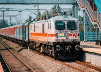 यात्रीगण ध्यान दें! होली से पहले ट्रेनों में बढ़ी भीड़, Ranchi आने वाली ट्रेनों में लंबी वेटिंग