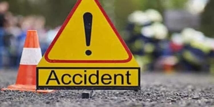 Horrific accident on Ranchi-Dumka main road: 14 injured in collision between two tempos, two in critical condition