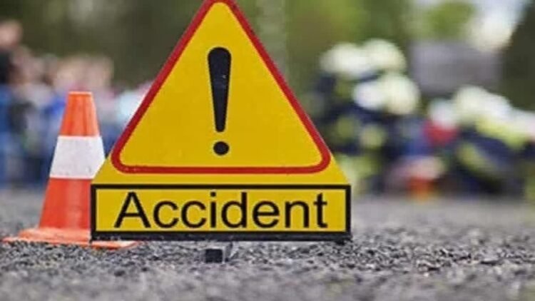 Horrific accident on Ranchi-Dumka main road: 14 injured in collision between two tempos, two in critical condition