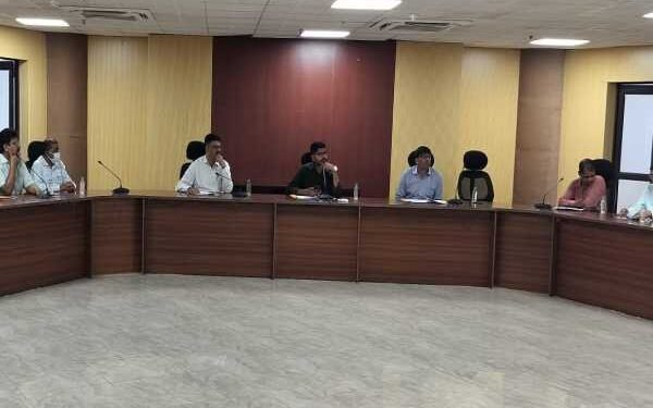 Before vaccinating animals, ear tags must be put on them - ADM