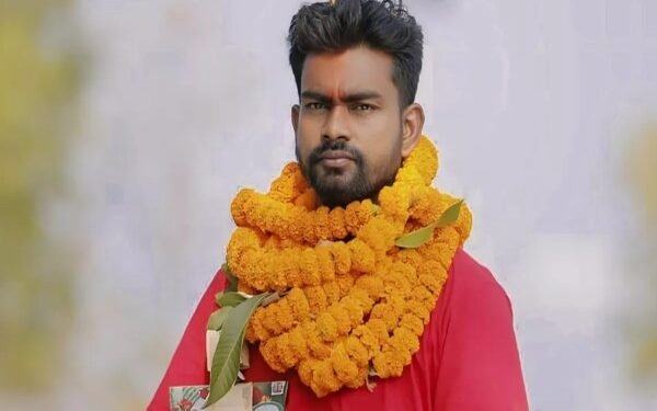 JLKM अध्यक्ष जयराम महतो बाल-बाल बचे, धनबाद-पुरूलिया रोड पर स्कॉट गाड़ी पलटी