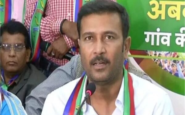 रातों-रात सुदेश महतो की माताजी की तबीयत बिगड़ी