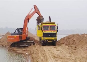 पटना में EOU का बड़ा छापा: 96 लाख रुपये का अवैध बालू जब्त