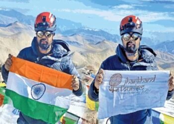 झारखंड के बेटे ने 6,070 मीटर ऊंची बर्फीली चोटी पर फहराया तिरंगा