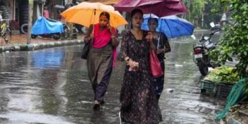 Heavy rain warning in Ranchi and several other districts, with the weather department warning of thunderstorms.