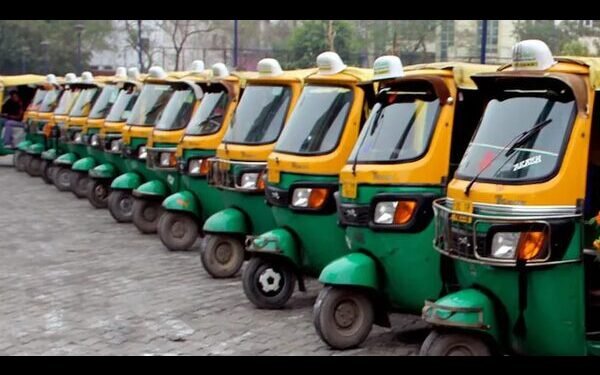 ऑटो-टोटो चालकों की मुश्किलें बढ़ीं!