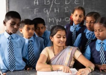 बिहार में शिक्षा विभाग की बड़ी चूक: सरकारी टीचर्स का प्राइवेट स्कूल में ट्रांसफर