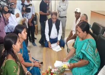 ग्रामीण विकास मंत्री दीपिका पांडे सिंह ने कांग्रेस कार्यालय में सुनीं लोगों की फरियाद