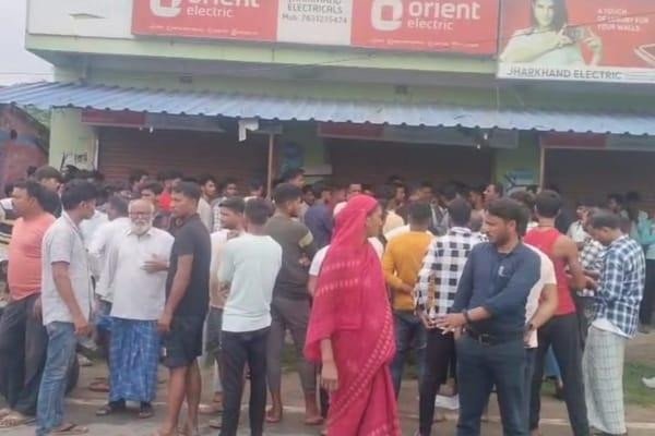 Suspicious death of hardware shopkeeper in Jamtara, body found hanging from fan in shop – police engaged in investigation