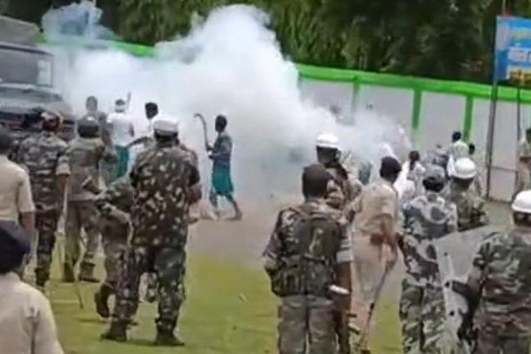 Bhognadih became a battleground on Hul Diwas, tribals clashed with bows and arrows, lathicharge caused chaos