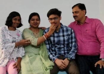 Abhineet Pandey of Govindpur created history by securing AIR 101 in JEE Advanced 2025
