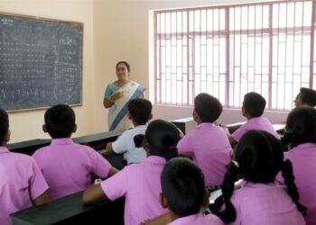 Question on Jharkhand education system: All students failed in 7 schools, action taken against 61 headmasters!