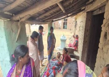 17-year-old Anurag Mahato died due to roof collapse in Moranga village, parents injured – uproar in the village