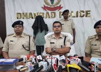 Dhanbad police got a big success: Notorious criminal arrested with weapon, accused is linked to robbery