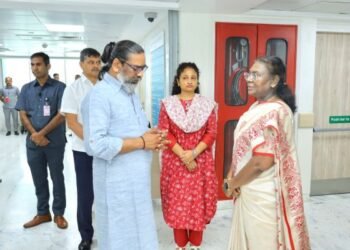 शिबू सोरेन की तबीयत पूछने राष्ट्रपति द्रौपदी मुर्मू खुद पहुंचीं अस्पताल, हेमंत सोरेन से जाना हाल