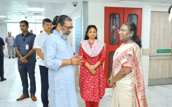 शिबू सोरेन की तबीयत पूछने राष्ट्रपति द्रौपदी मुर्मू खुद पहुंचीं अस्पताल, हेमंत सोरेन से जाना हाल