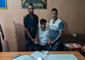 CO Shailesh Kumar caught red handed taking a bribe of 30 thousand
