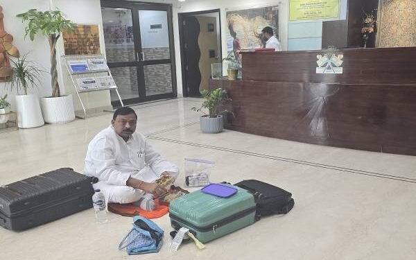 दिल्ली में पांकी विधायक को नहीं मिला कमरा, फिर जो किया उसे देख लोग रह गए हैरान!