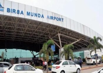 रांची एयरपोर्ट में बड़ा हादसा टला, बारिश से गिरी दीवार का हिस्सा