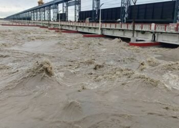 कोसी नदी का जलस्तर पहली बार 1.73 लाख क्यूसेक के पार, बीरपुर बराज के 24 गेट खोले गए, तटबंध क्षेत्रों में अलर्ट जारी