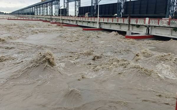 कोसी नदी का जलस्तर पहली बार 1.73 लाख क्यूसेक के पार, बीरपुर बराज के 24 गेट खोले गए, तटबंध क्षेत्रों में अलर्ट जारी