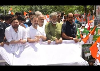 बिहार में बवाल! राहुल-तेजस्वी सड़क पर