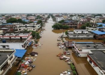 जमशेदपुर में सुवर्णरेखा और खरकई नदियों का जलस्तर खतरे के पार, हजारों घर डूबे