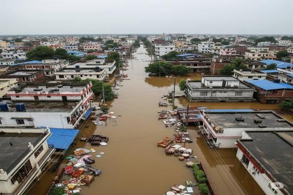 जमशेदपुर में सुवर्णरेखा और खरकई नदियों का जलस्तर खतरे के पार, हजारों घर डूबे