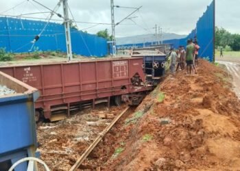Goods-train-derailment-in-Sahibganj (1)