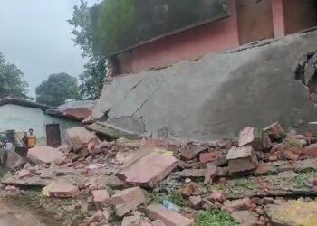 रांची: पिस्का मोड़ के पास स्कूल की छत गिरने से बुजुर्ग की मौत, दो लोग घायल