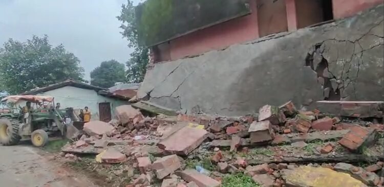 रांची: पिस्का मोड़ के पास स्कूल की छत गिरने से बुजुर्ग की मौत, दो लोग घायल