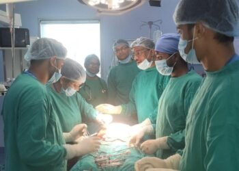 Trying to give a new life to a critical patient, the surgical team took a big step