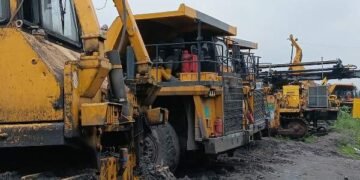 Strike against anti-farmer and anti-labor policies, Bermudi project and colliery remained completely closed